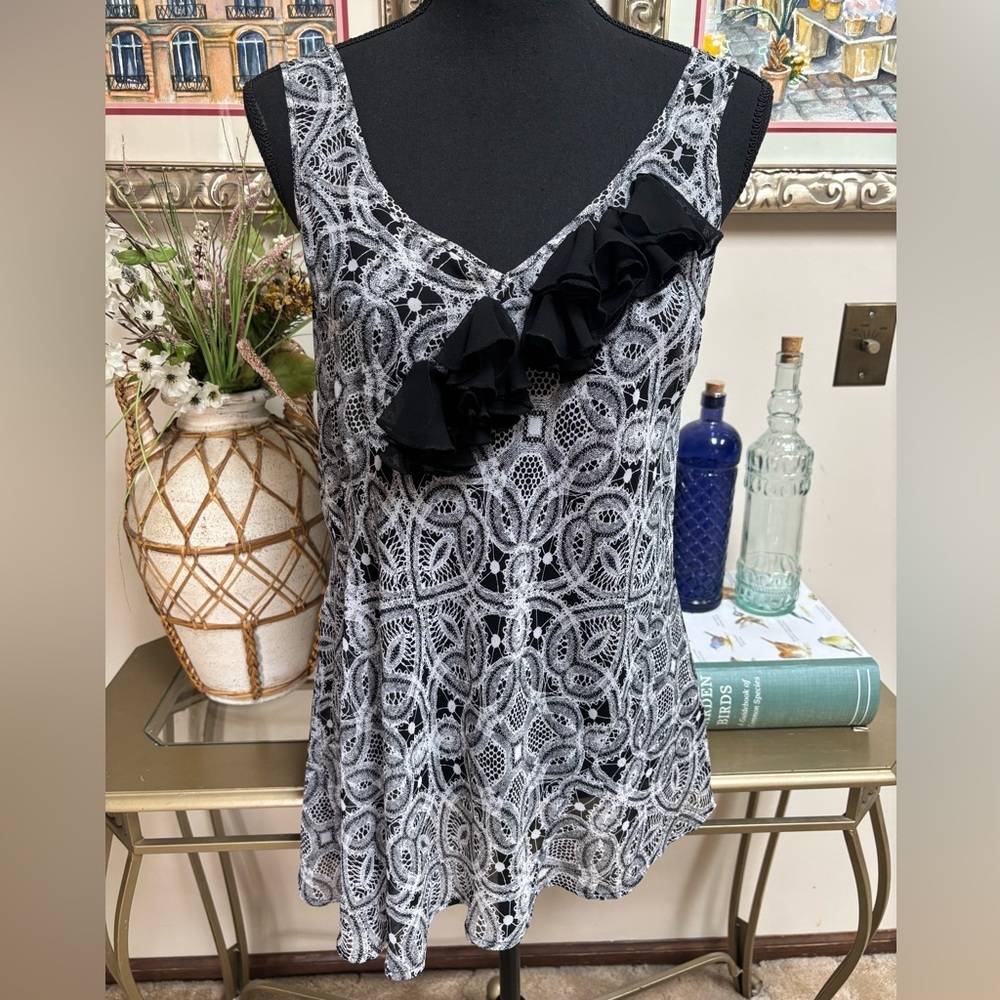 EXPRESS Sleeveless Black & White Lace-Print Ruffle Front Semi-Sheer Top Size M